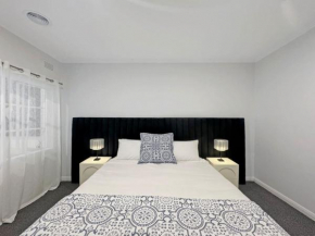 Luxurious Art Deco Abode Opposite Albert Park Lake
